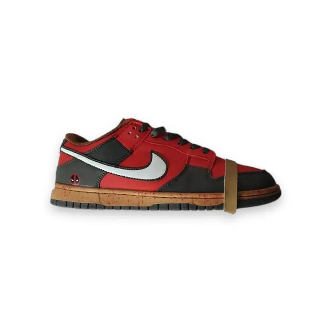 Nike SB Dunk Low "deadpool" Meezan