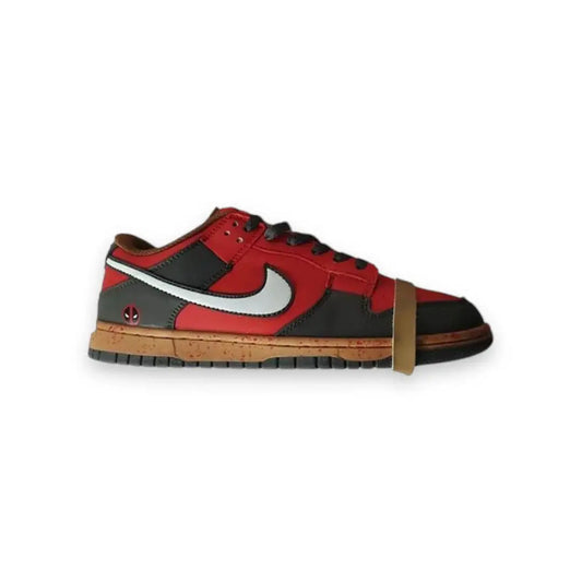 Nike SB Dunk Low "deadpool" Meezan