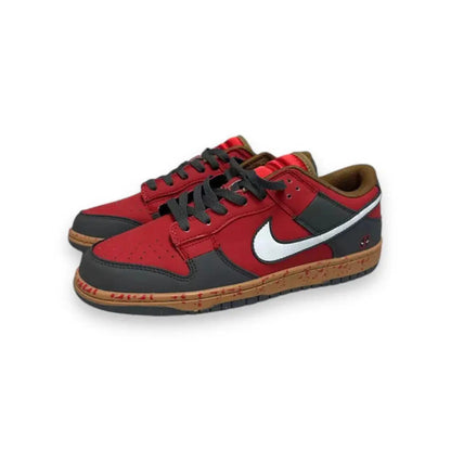 Nike SB Dunk Low "deadpool" Meezan