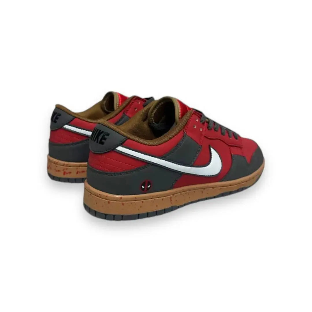 Nike SB Dunk Low "deadpool" Meezan